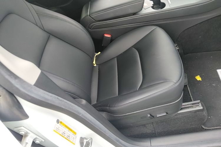 Tesla Model Y 2022 car image #24