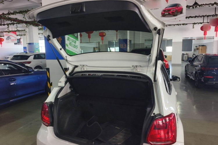 Volkswagen Polo 2018 car image #19
