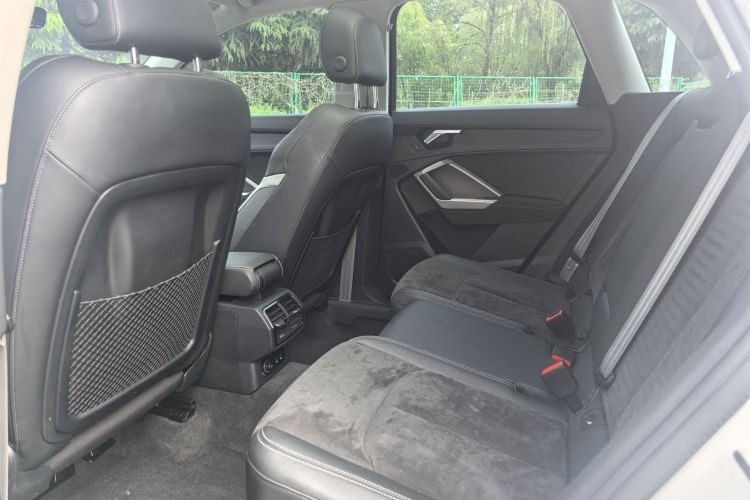 Audi Q3 2020 car image #11