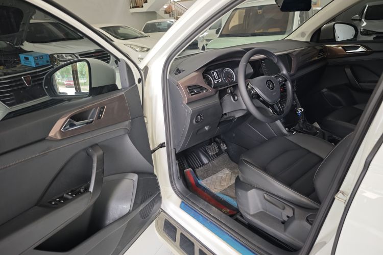 Volkswagen Tharu 2022 car image #12