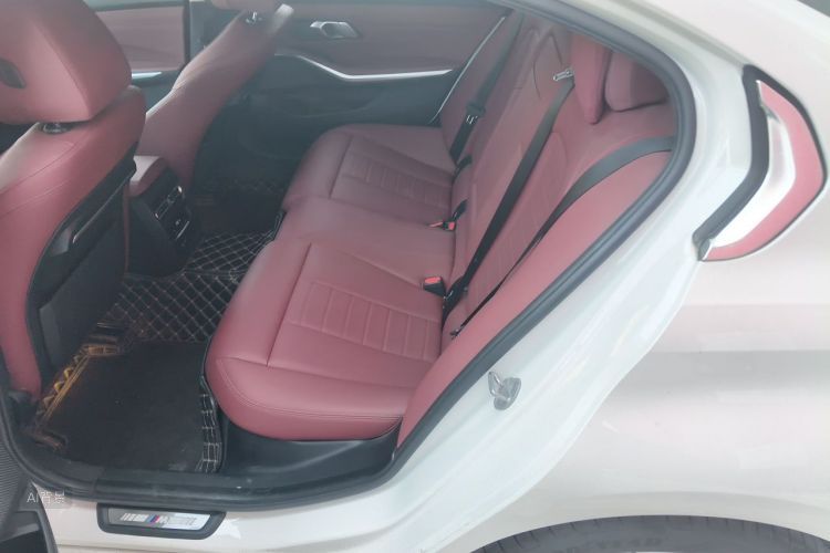 BMW 3 Series 2021 car image #19