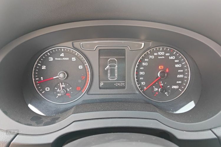 Audi Q3 2019 صورة سيارة #13