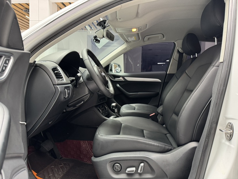 Audi Q3 2016 car image #10
