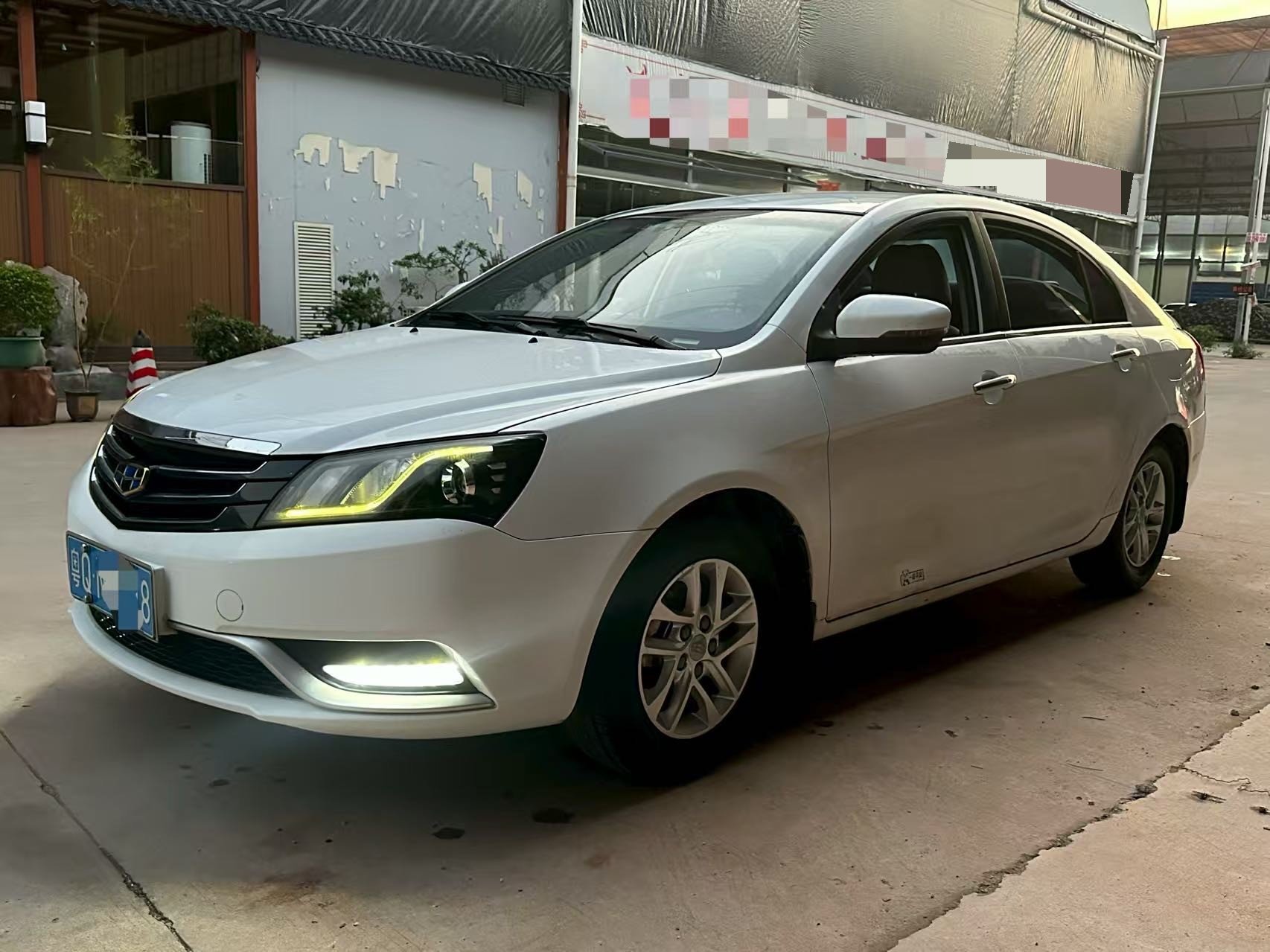 GEELY Emgrand 2016 GEELY Emgrand 2016 immagine di auto