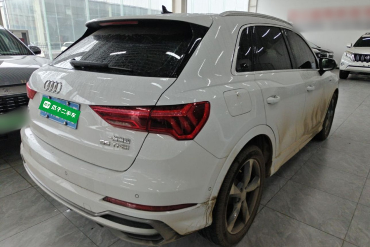 Audi Q3 2022 car image #7