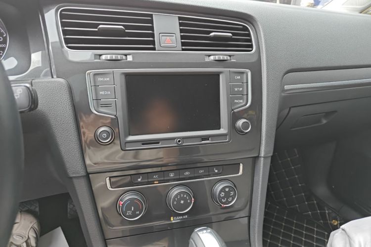 Volkswagen Golf 2017 car image #13