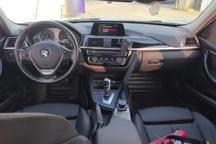 BMW 3 Series 2017 car image #10