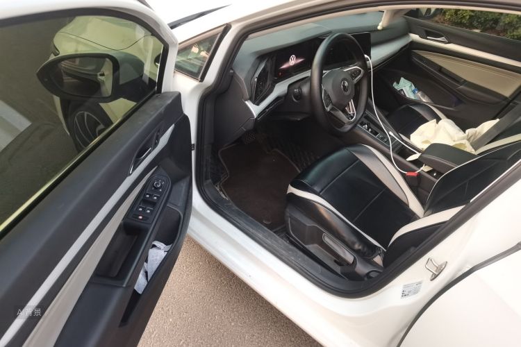 Volkswagen Golf 2022 car image #18
