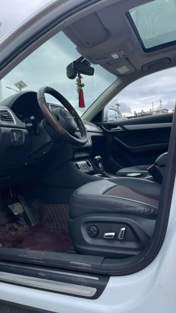 Audi Q3 2018 car image #4