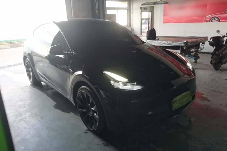 Tesla Model Y 2023 immagine di auto #4