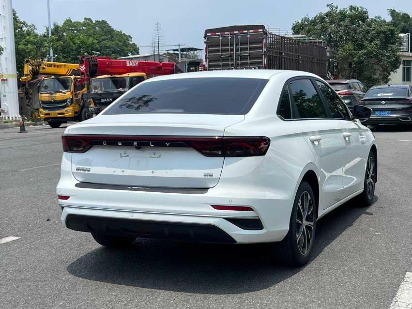 GEELY Emgrand 2022 immagine di auto #6