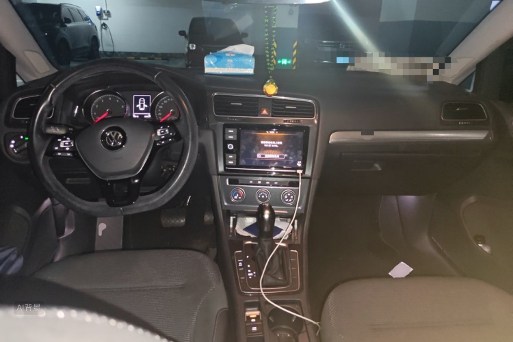 Volkswagen Golf 2019 car image #11