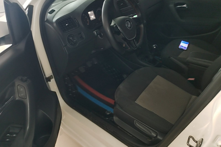 Volkswagen Polo 2019 car image #16