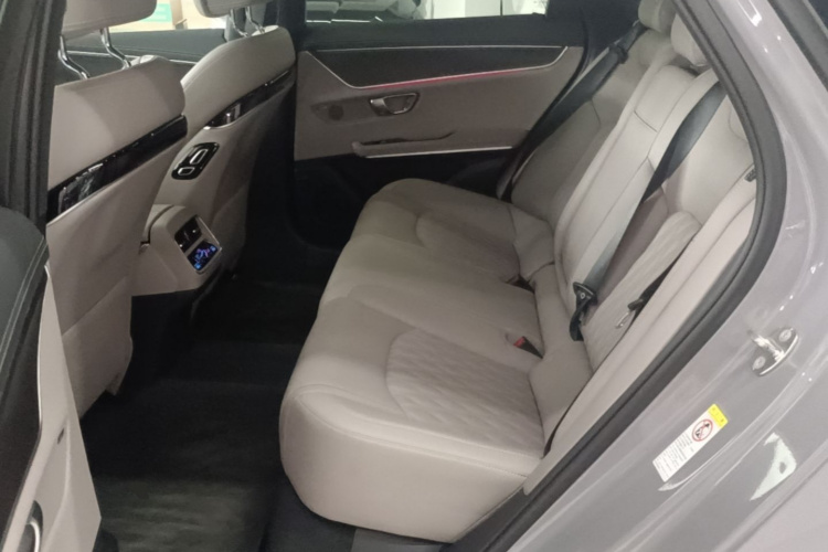 BYD Han 2025 car image #13
