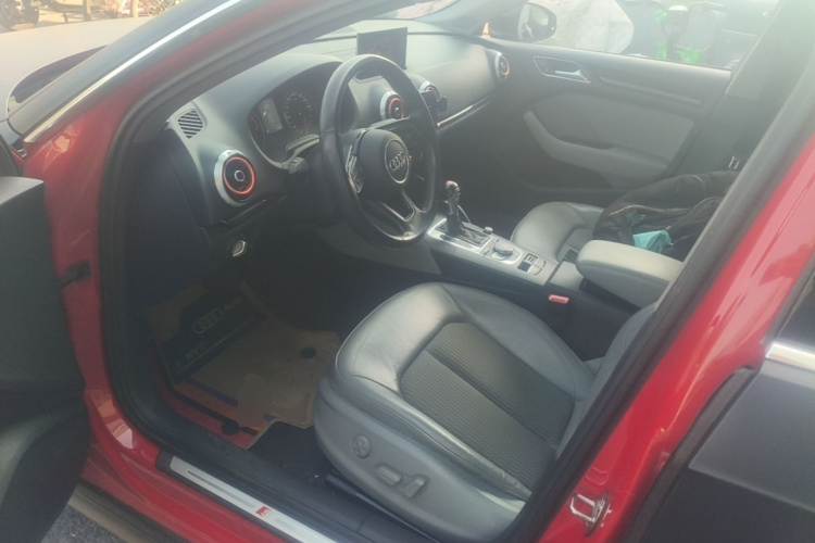 Audi A3 2018 car image #18