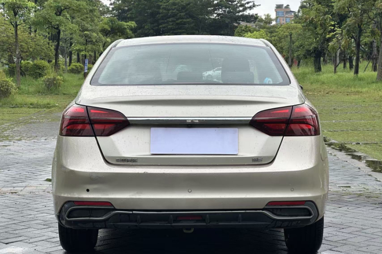 GEELY Emgrand 2019 car image #5