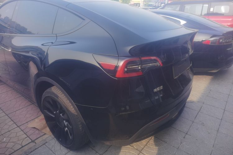 Tesla Model Y 2023 car image #5