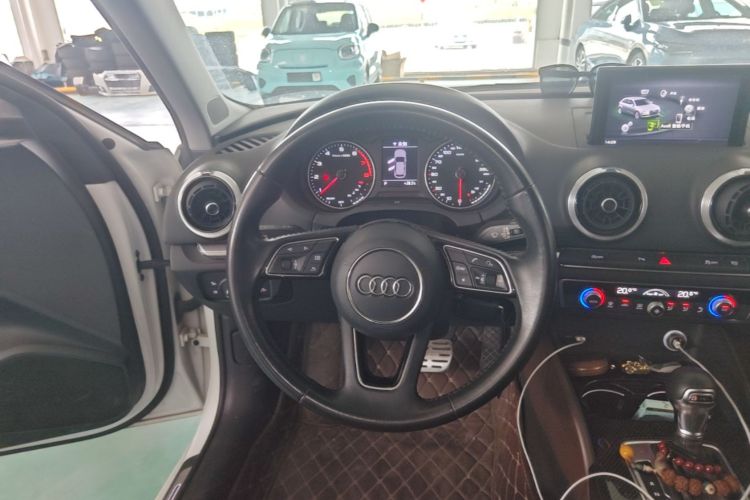 Audi A3 2019 car image #11