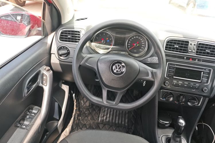Volkswagen Polo 2014 car image #15