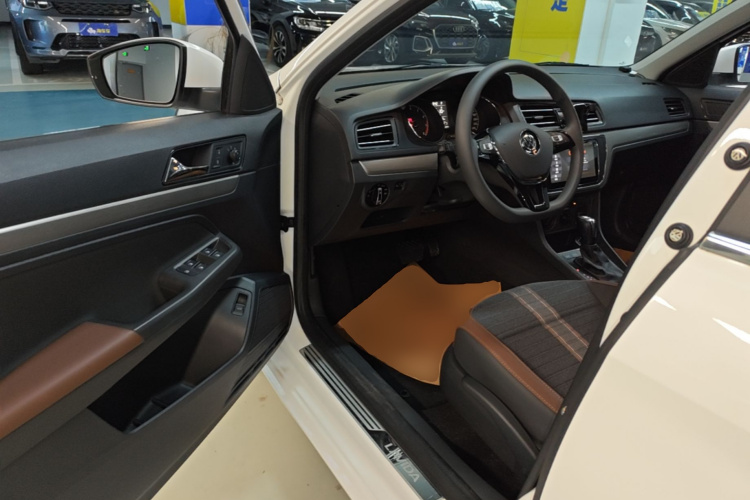 Volkswagen Lavida 2023 car image #16