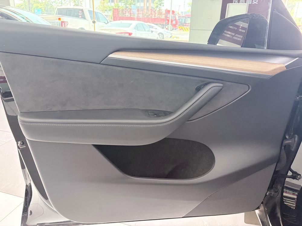 Tesla Model Y 2022 #10 Tesla Model Y 2022 car image #10
