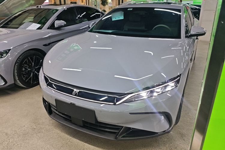 BYD Han 2025 car image #2