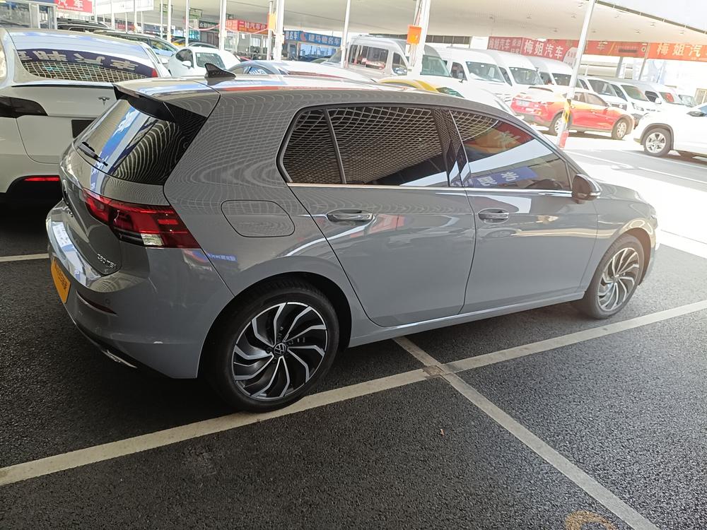 Volkswagen Golf 2025 car image #9