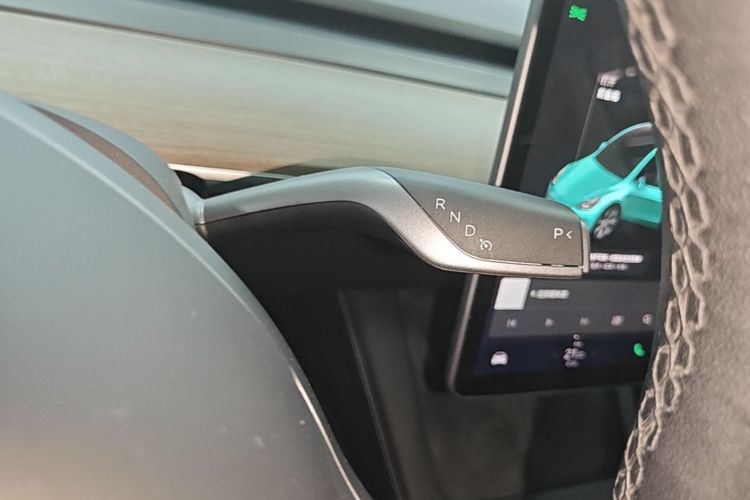 Tesla Model Y 2021 #14 Tesla Model Y 2021 car image #14