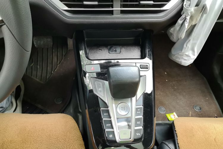 BYD Yuan New Energy 2019 immagine di auto #14