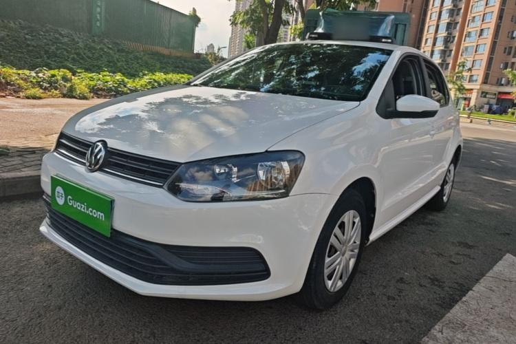 Volkswagen Polo 2015 car image #2