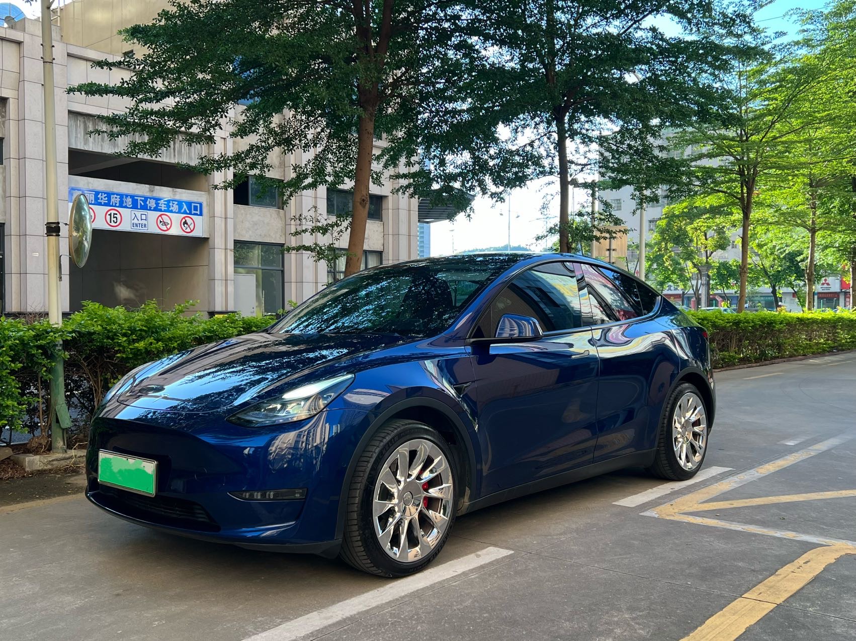 Tesla Model Y 2023 car image 
