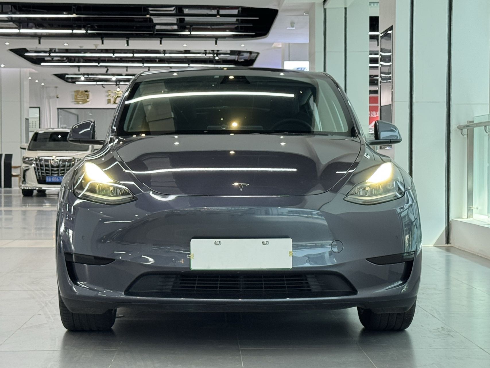 Tesla Model Y 2022 car image #2