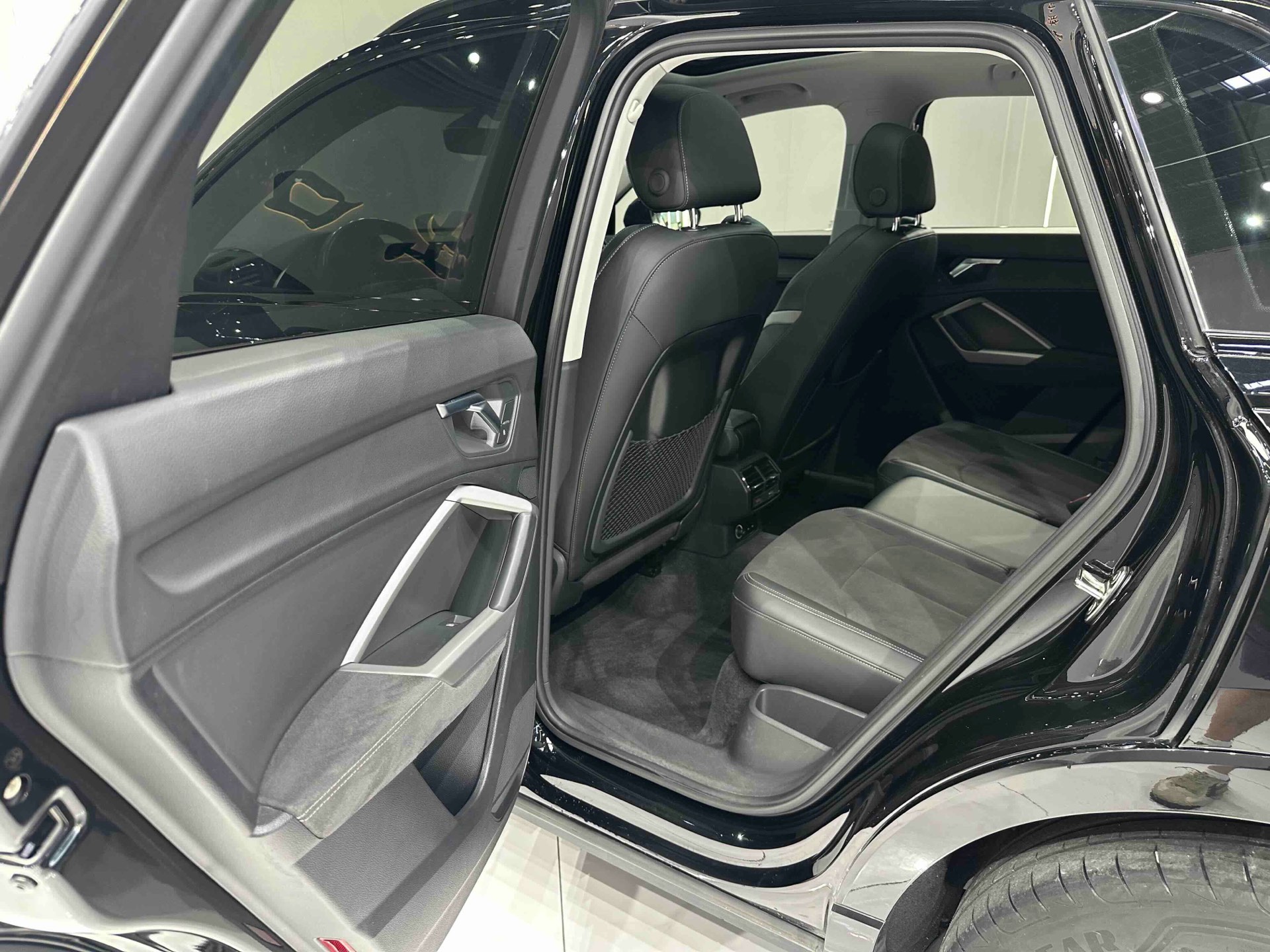Audi Q3 2023 car image #13
