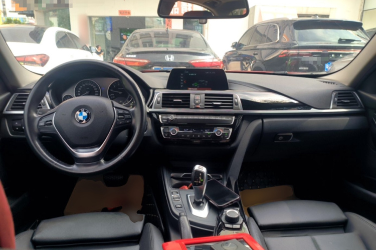 BMW 3 Series 2018 car image #10