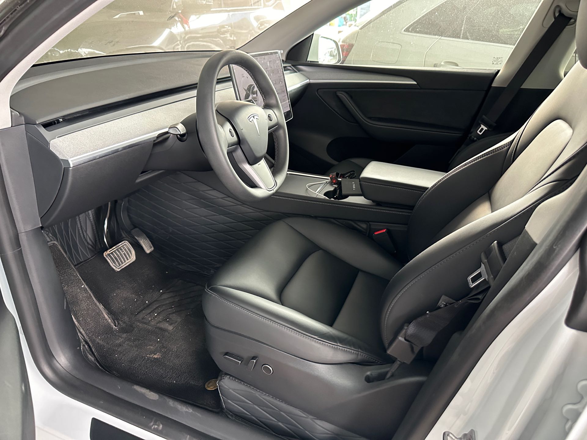 Tesla Model Y 2024 #12 Tesla Model Y 2024 car image #12
