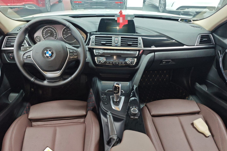 BMW 3 Series 2018 car image #11