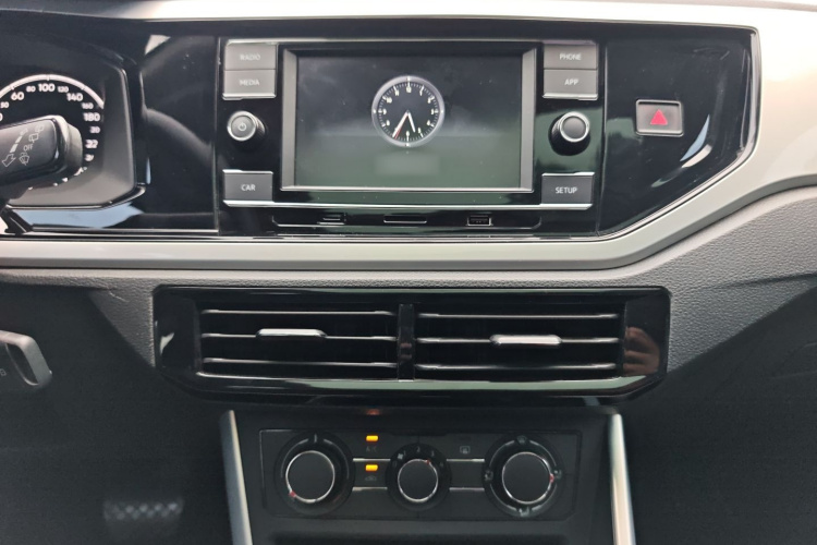 Volkswagen Polo 2019 car image #16