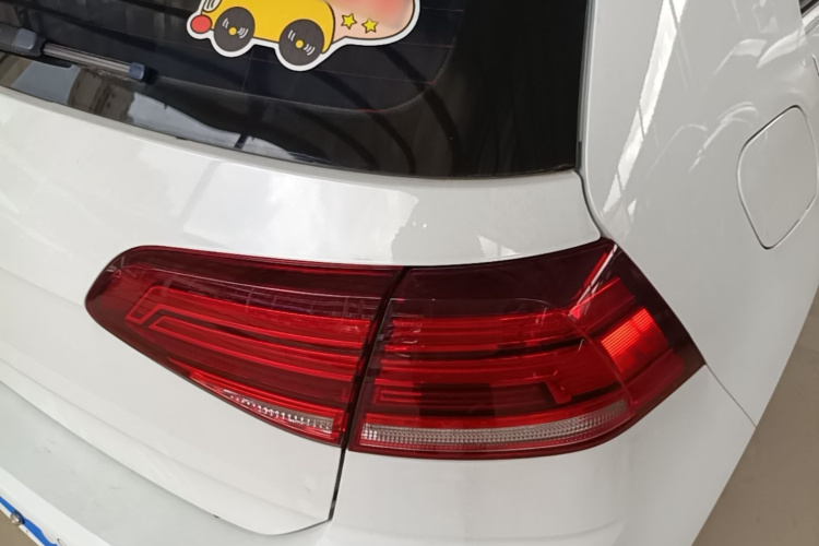 Volkswagen Golf 2018 car image #8