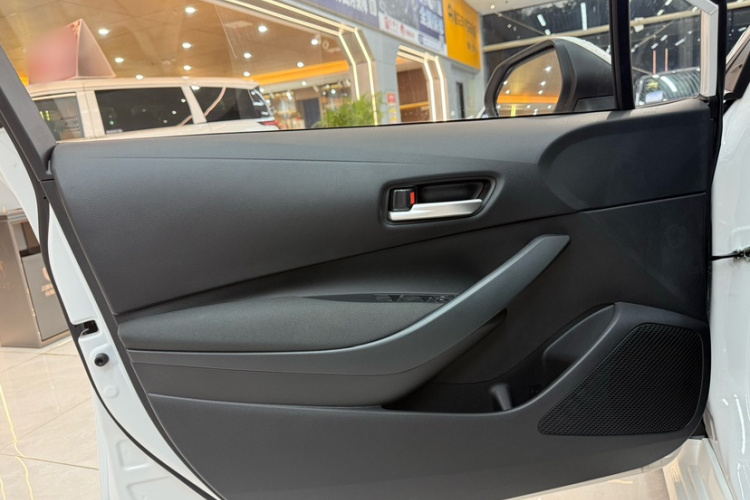 Toyota Corolla 2025 car image #13