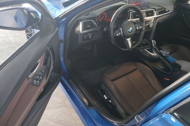 BMW 3 Series 2017 car image #16