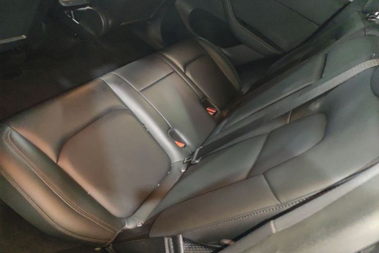Tesla Model Y 2021 car image #17
