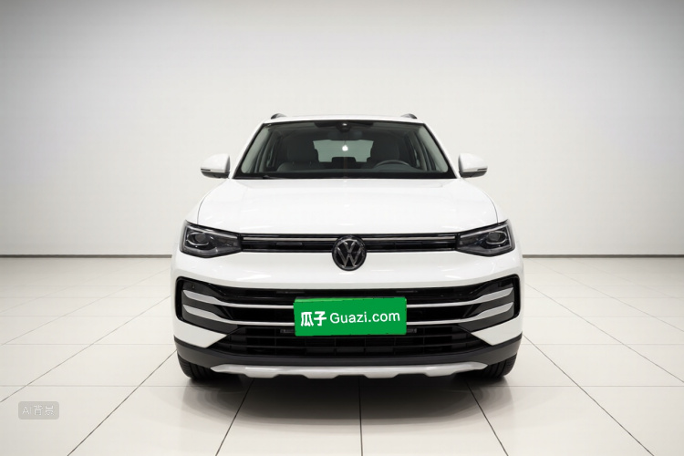 Volkswagen Tharu 2026 car image #3