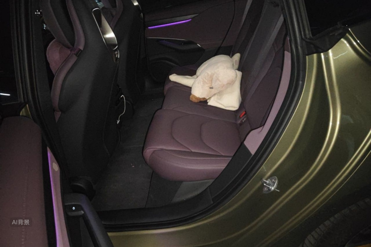 MI SU7 2025 immagine di auto #19