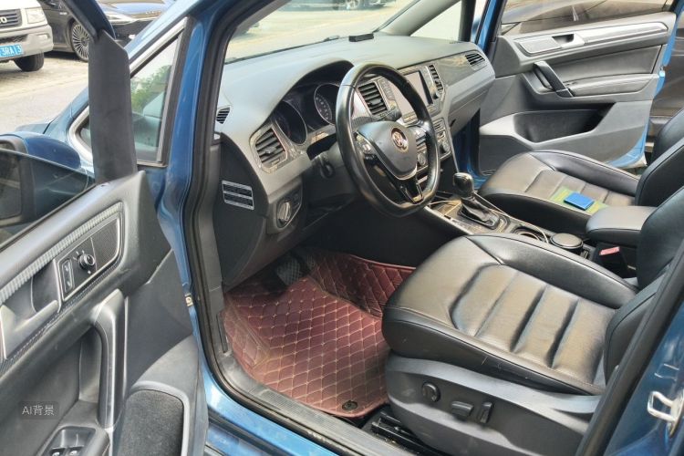 Volkswagen Golf 2017 car image #18