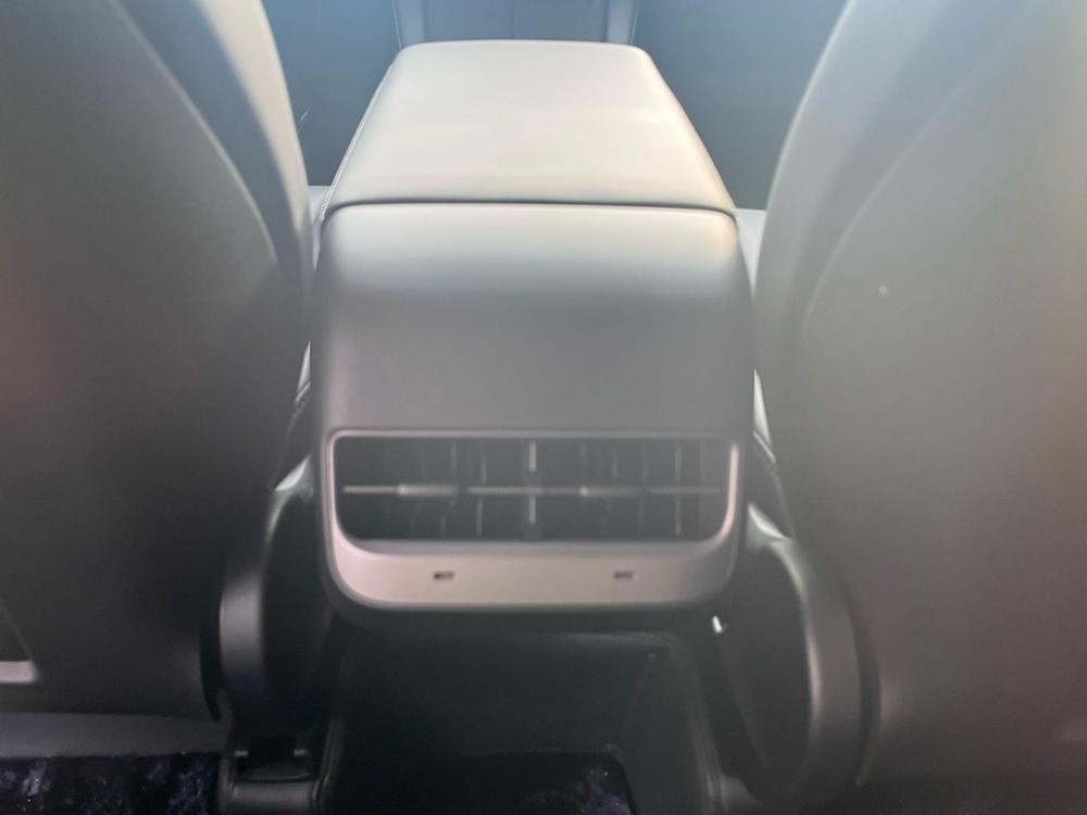 Tesla Model Y 2024 #11 Tesla Model Y 2024 car image #11