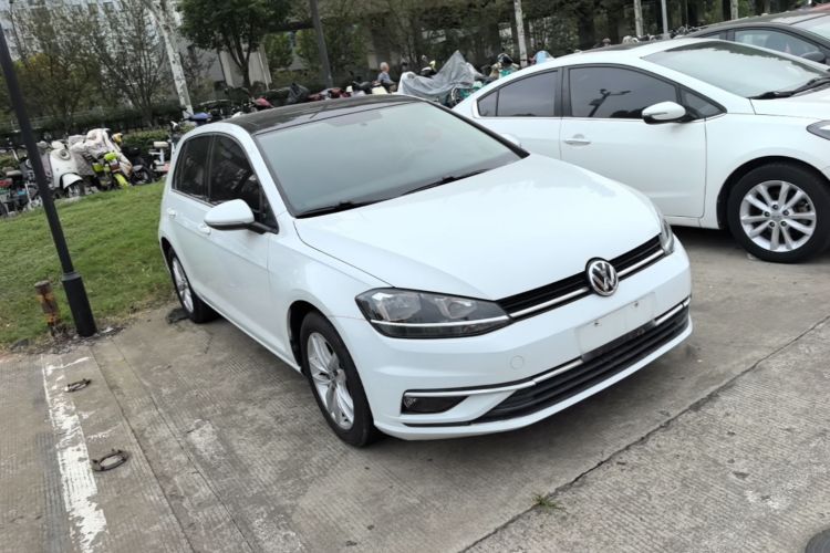 Volkswagen Golf 2018 car image #6