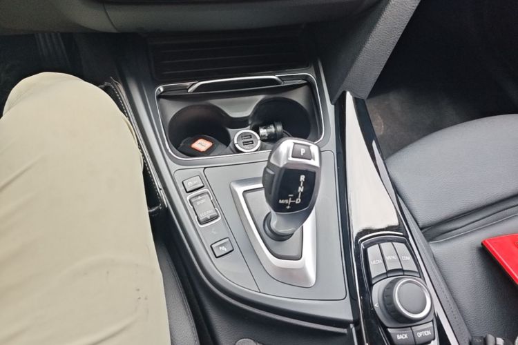 BMW 3 Series 2018 #14 BMW 3 Series 2018 car image #14