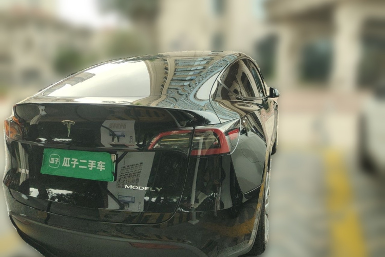 Tesla Model Y 2023 #4 Tesla Model Y 2023 car image #4