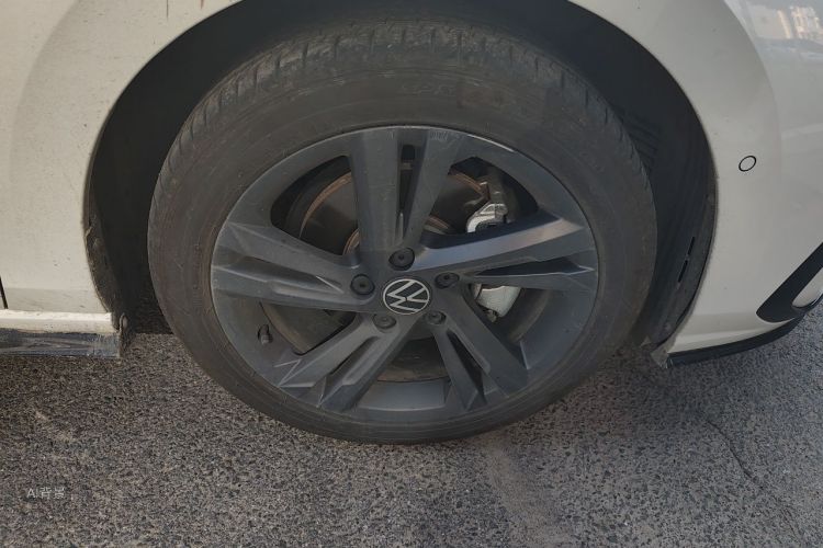 Volkswagen Golf 2024 car image #9