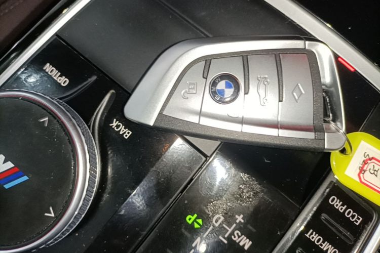 BMW 3 Series 2021 car image #14